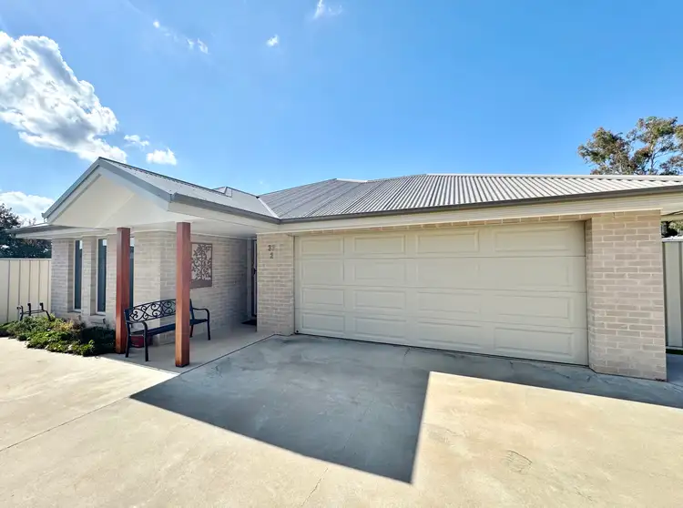 2/33 William Street, Young NSW 2594