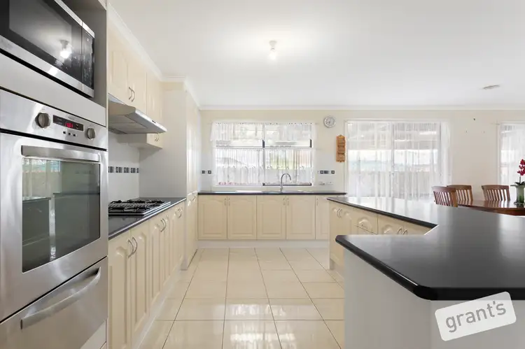 Sixth view of Homely house listing, 2 Wagtail Court, Narre Warren VIC 3805