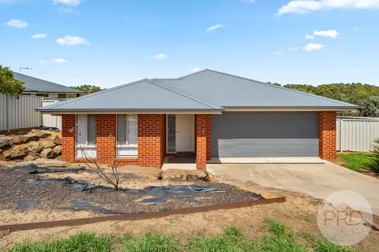 11 Sunvale Crescent, Estella NSW 2650