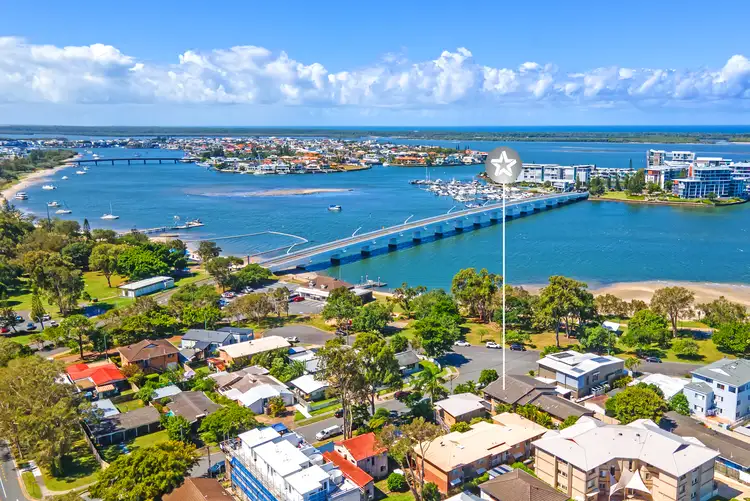 4/4 Milton Avenue, Paradise Point QLD 4216