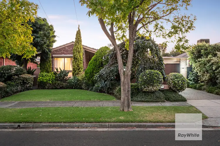 30 The Circuit, Gladstone Park VIC 3043