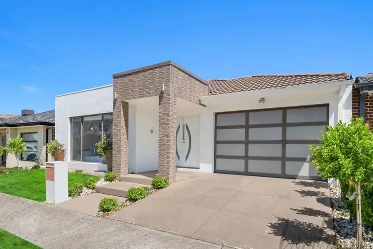 30 Peninsula Crescent, Craigieburn VIC 3064