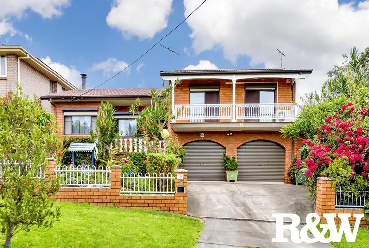 16 Waratah Street