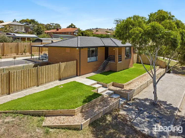 6 Hill Grove, Sunbury VIC 3429