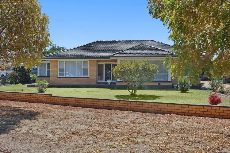 18 Lloyd Street