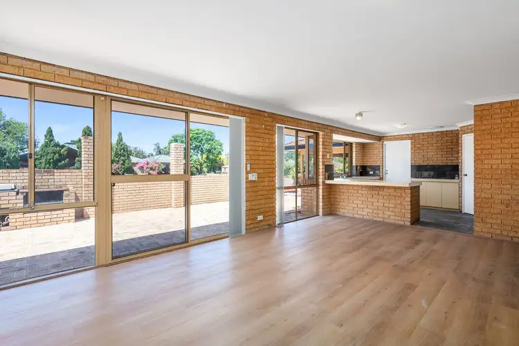 16 Aitken Drive, Winthrop WA 6150