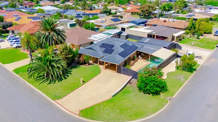 11 Fairway Crescent, Meadow Springs WA 6210