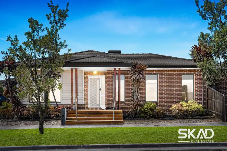 Second view of Homely house listing, 8 Gyrfalcon Way, Doreen VIC 3754