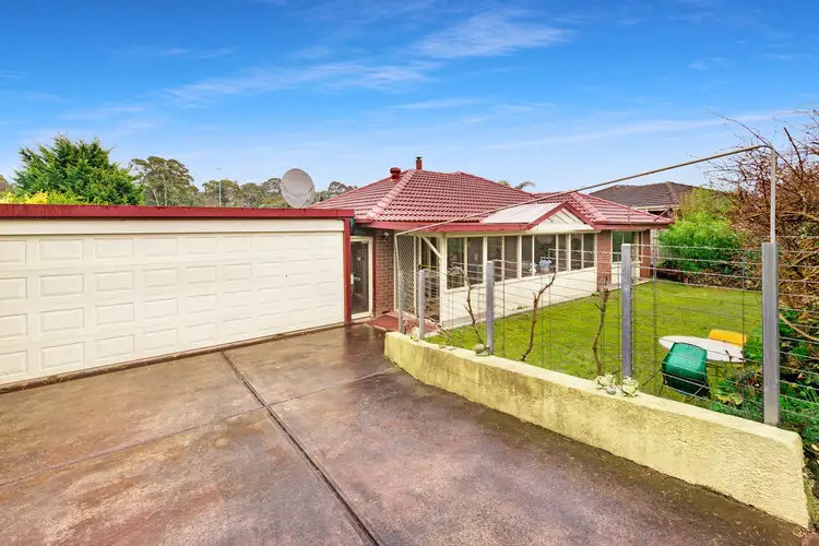 12 Highland Crescent
