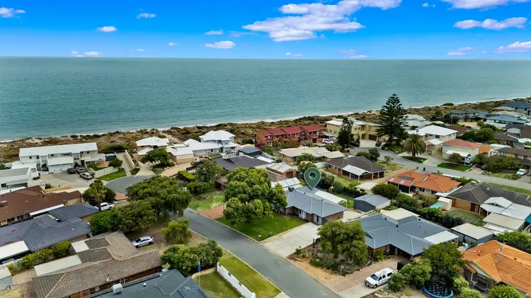 8 Quamby Court, Silver Sands WA 6210