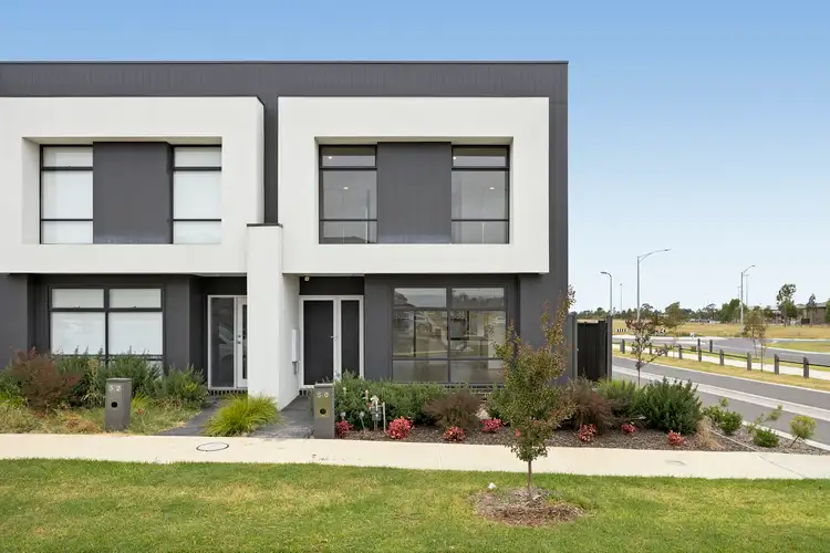 Main view of Homely townhouse listing, 50 Positano Circuit, Berwick VIC 3806