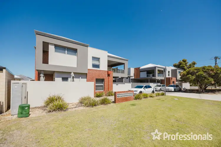 2/3 Dover Court, Marangaroo WA 6064