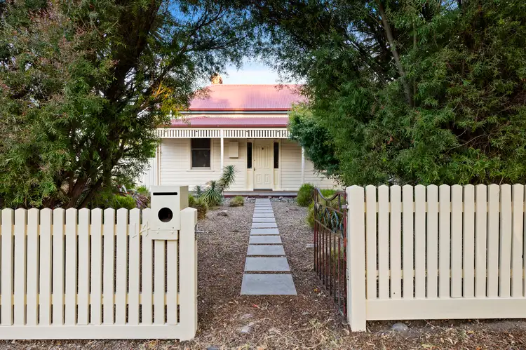 14 The Parade, Mansfield VIC 3722