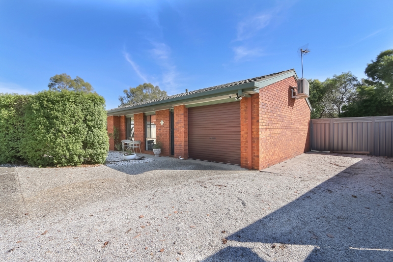 Second view of Homely townhouse listing, 2/8 McEwen Crescent, West Wodonga VIC 3690