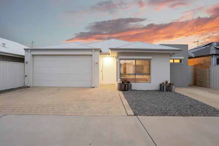 8 Dusky Court, Lake Coogee WA 6166