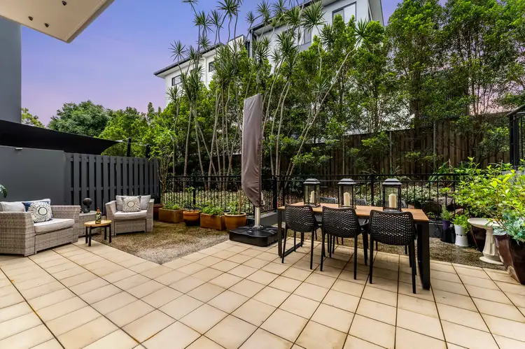 12/70 Norman Crescent, Norman Park QLD 4170