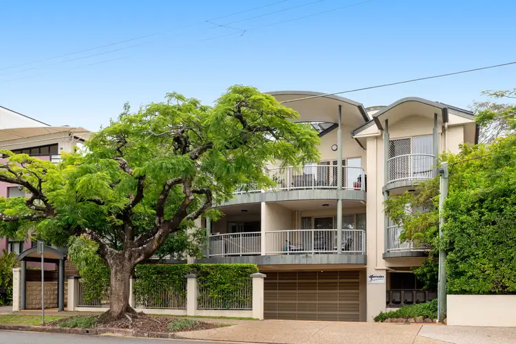 102 Racecourse Rd