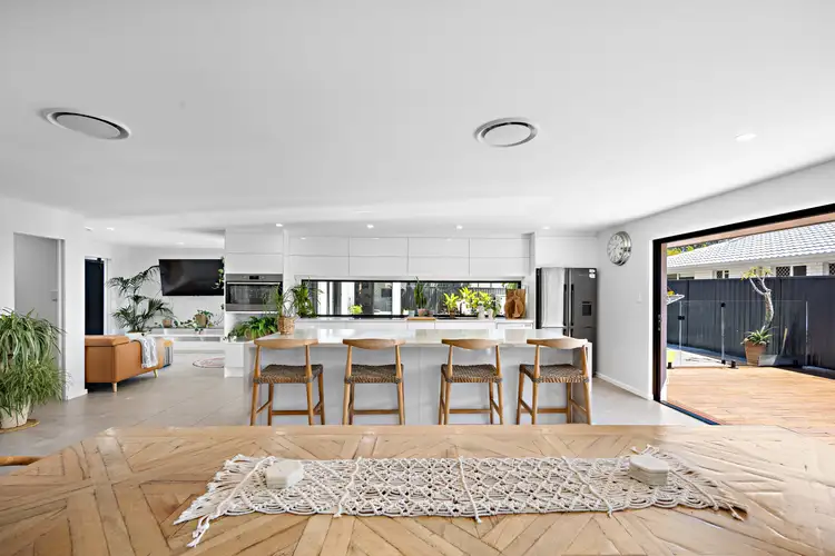 19 Willis Court, Mermaid Waters QLD 4218