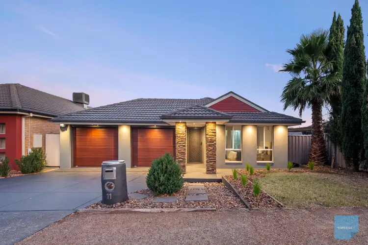 11 Holcolme Street, Caroline Springs VIC 3023