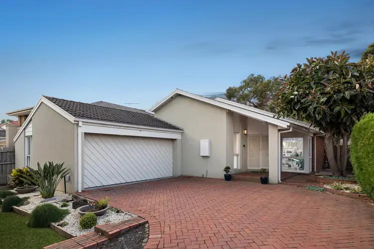 8 Delfin Court