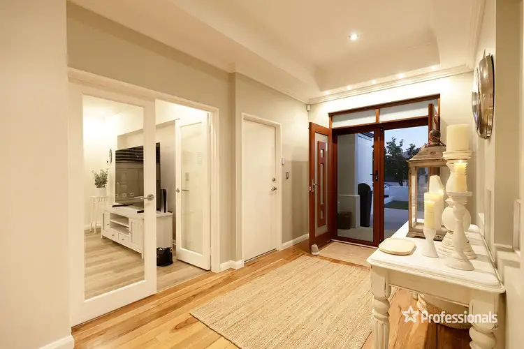 Seventh view of Homely house listing, 5 Lago Promenade, Aveley WA 6069