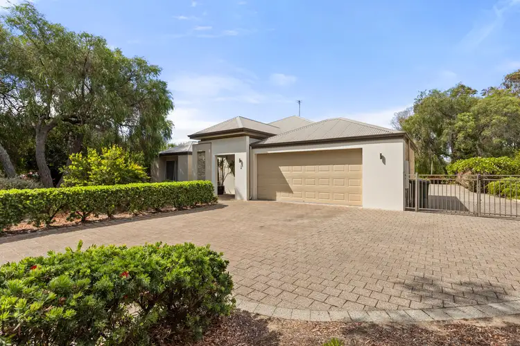 7 Cambridge Boulevard, Abbey WA 6280
