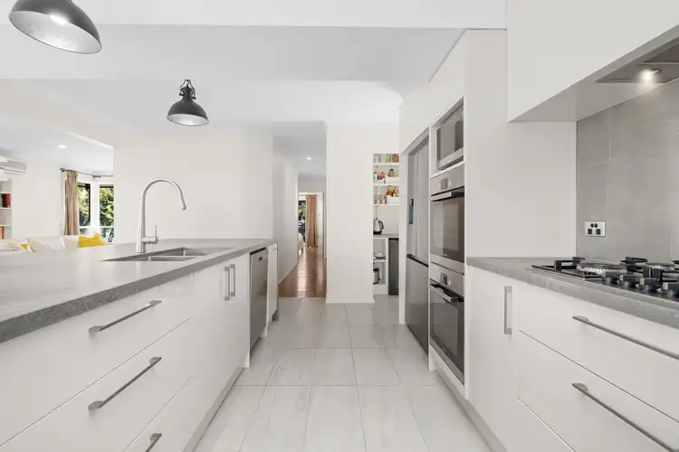 Fifth view of Homely house listing, 10 Kent Street, Knoxfield VIC 3180