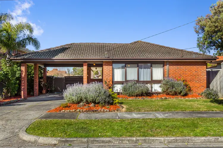 6 Cloverdale Close