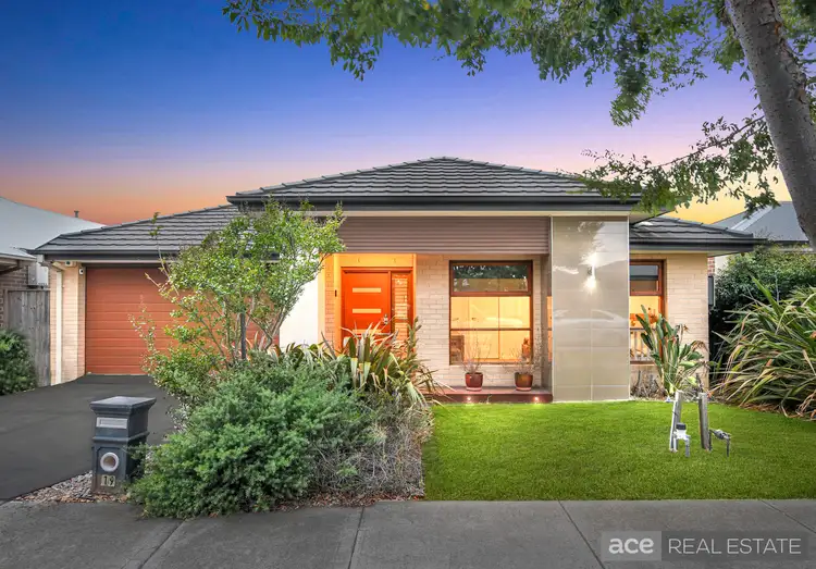 19 Calypso Drive, Mickleham VIC 3064