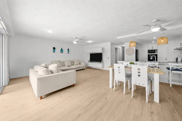 2/8-16 Dalpura Street, Chevron Island QLD 4217