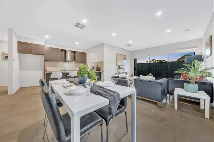 15 Pecan Grove, Clyde North VIC 3978