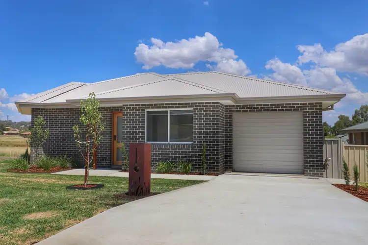 7 Burgundy Street, Cowra NSW 2794