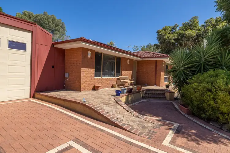 Second view of Homely house listing, 26 Guinivere Way, Camillo WA 6111