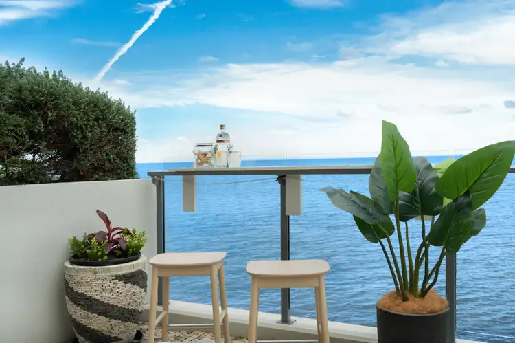 2/36 Woodcliffe Crescent, Woody Point QLD 4019
