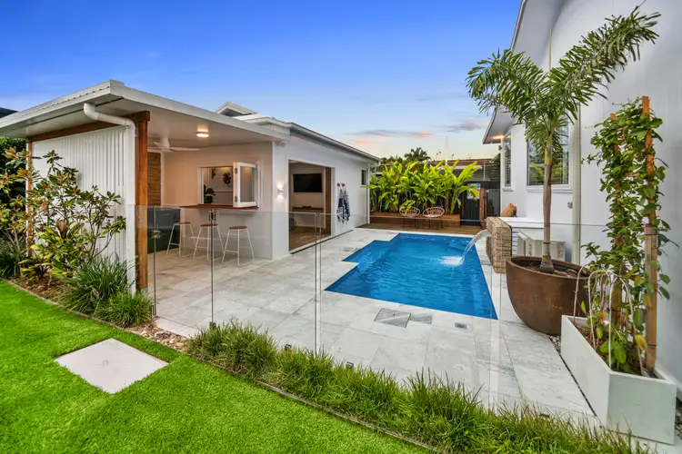69 Errol Avenue, Paradise Point QLD 4216