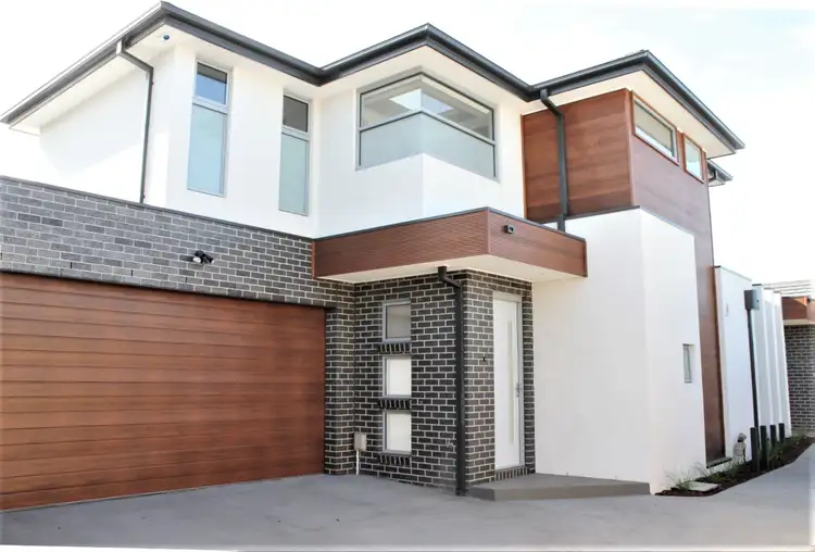 2/24 Emu Ave, Altona VIC 3018