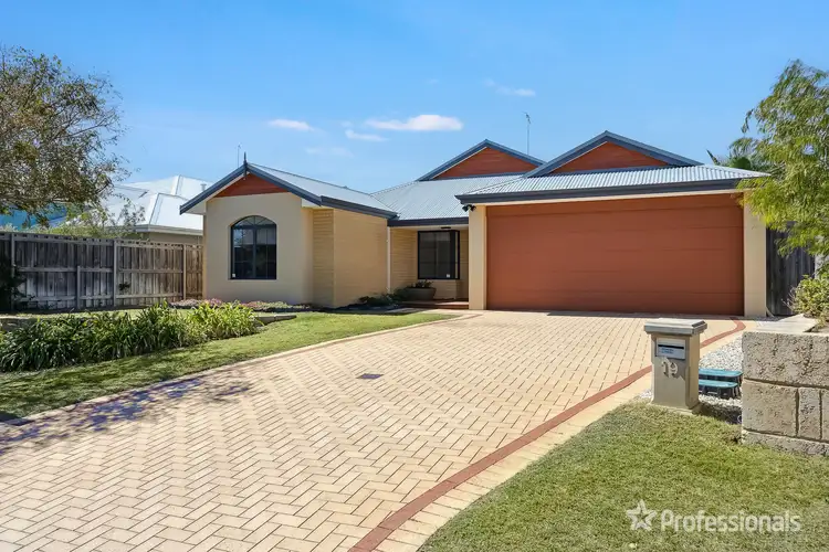 19 Bookleaf Loop, Halls Head WA 6210