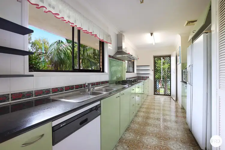 38 Brooke Avenue, Southport QLD 4215