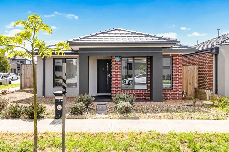 2 Bannan Crescent, Cranbourne North VIC 3977