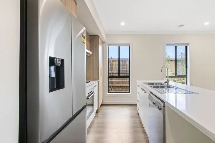 Fourth view of Homely house listing, 2 Bannan Crescent, Cranbourne North VIC 3977