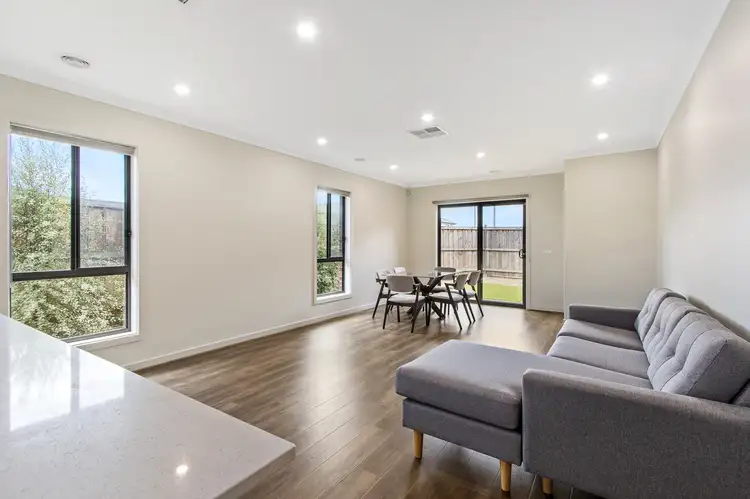 Fifth view of Homely house listing, 2 Bannan Crescent, Cranbourne North VIC 3977