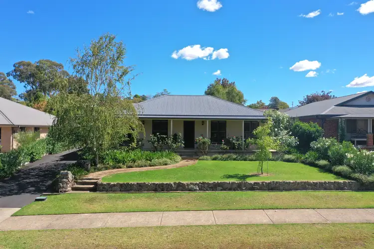 93 Binalong Street