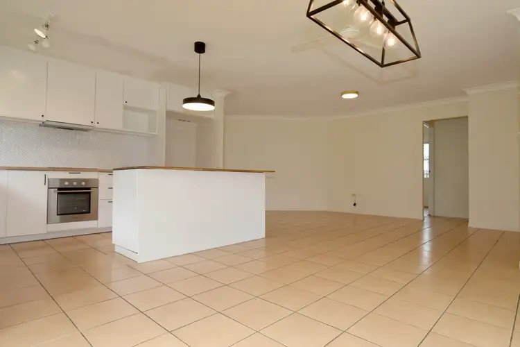 2 Links Court, Kin Kora QLD 4680