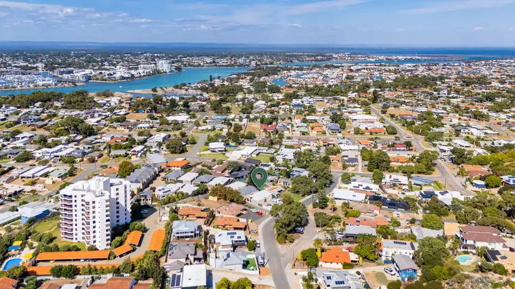 1/6 Valley Road, Halls Head WA 6210