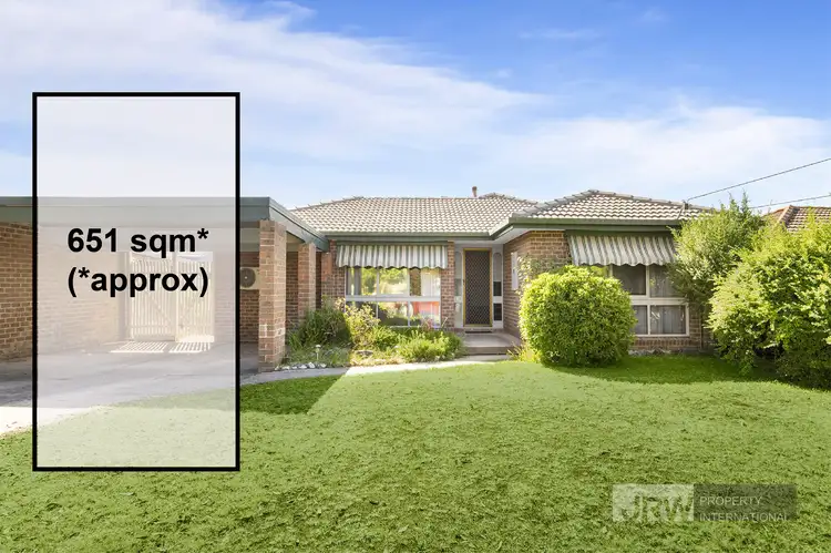 8 Knights Drive, Glen Waverley VIC 3150