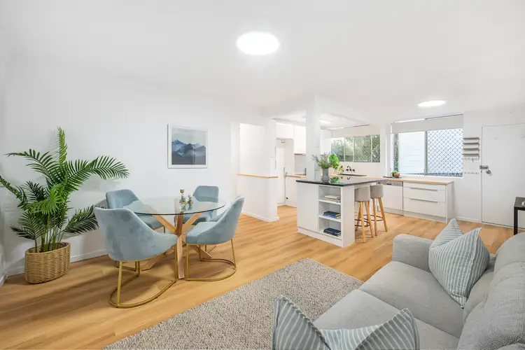 22 Wooloowin Avenue