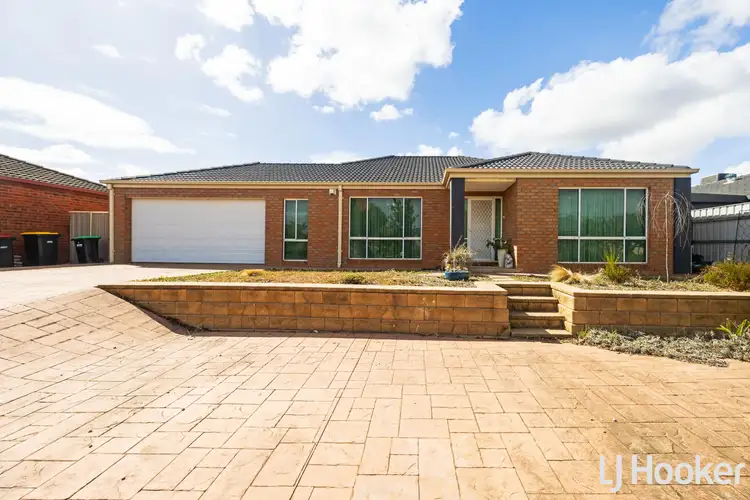 6 Southdean, Melton West VIC 3337