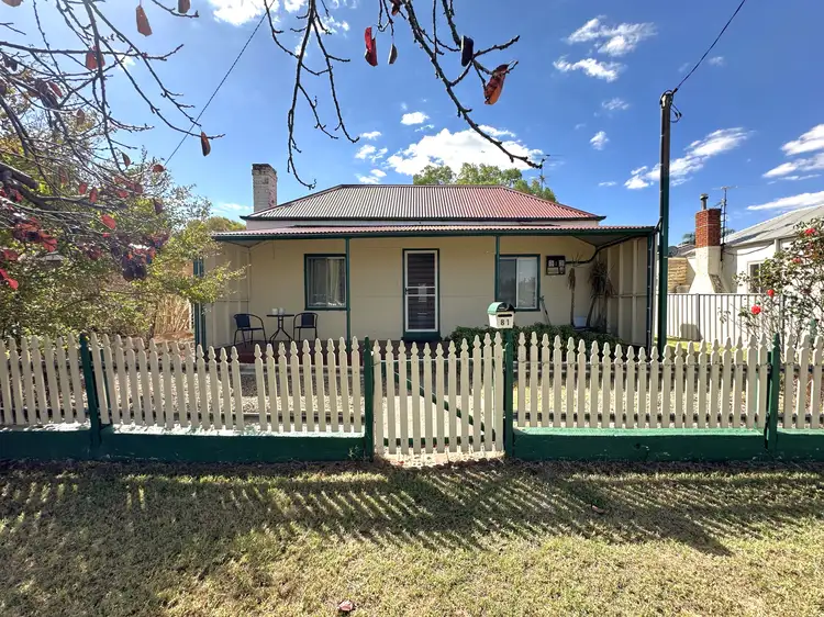 81 Edwards Street, Young NSW 2594