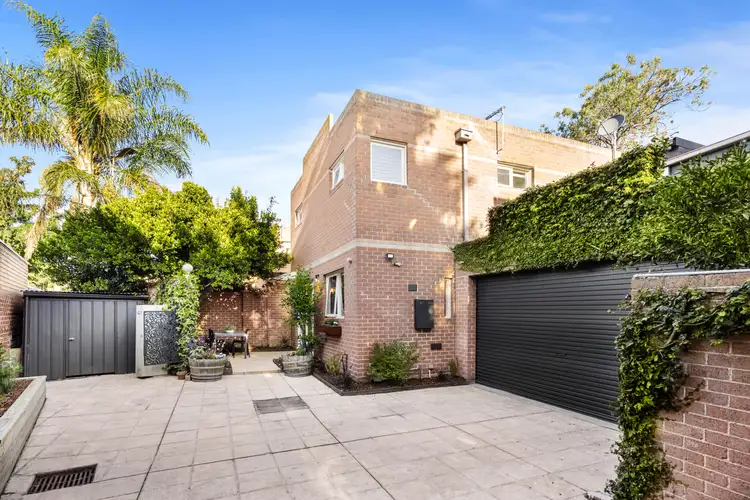 11 Barrow Place