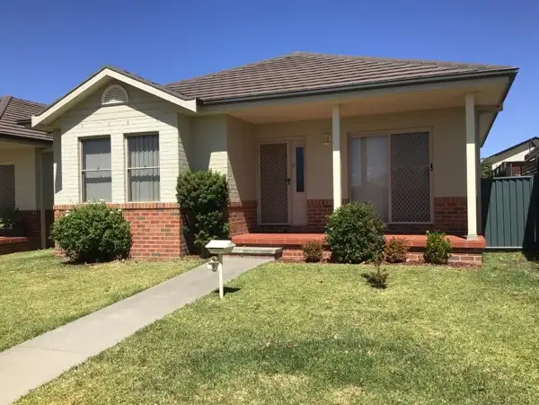 4 The Patio, Tamworth NSW 2340